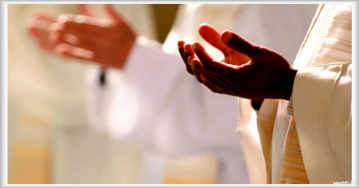 Un abbé catholique interdit de prêtrise à vie pour profanation de la Sainte Eucharistie et incitation à des confidences intimes