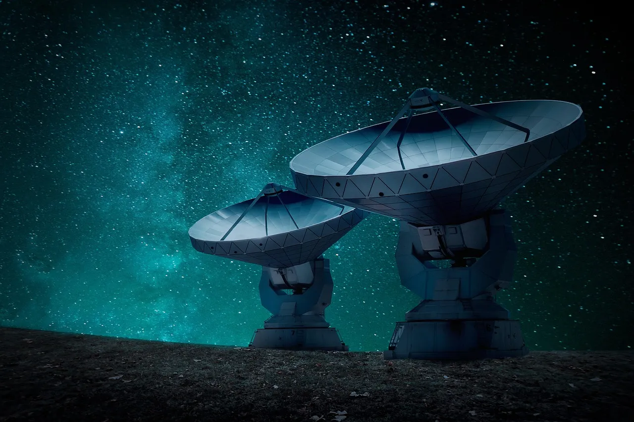 Un collectif autrichien surveille une station d'espionnage satellite russe à Vienne