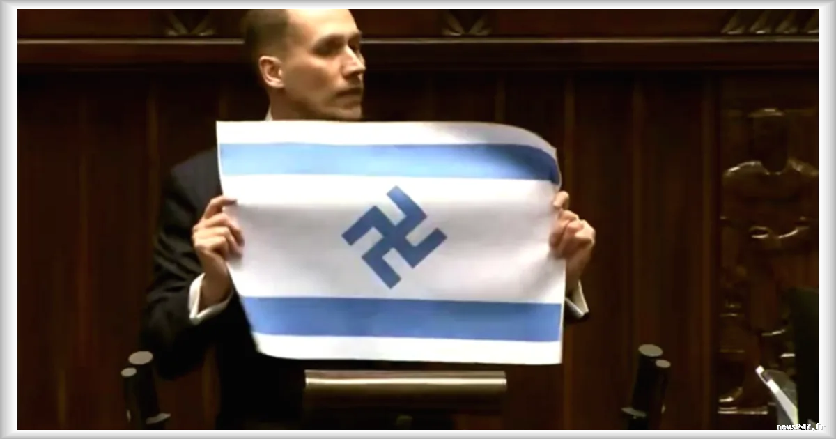 Un député polonais d'extrême droite brandit un drapeau d'Israël frappé d'une croix gammée au Parlement