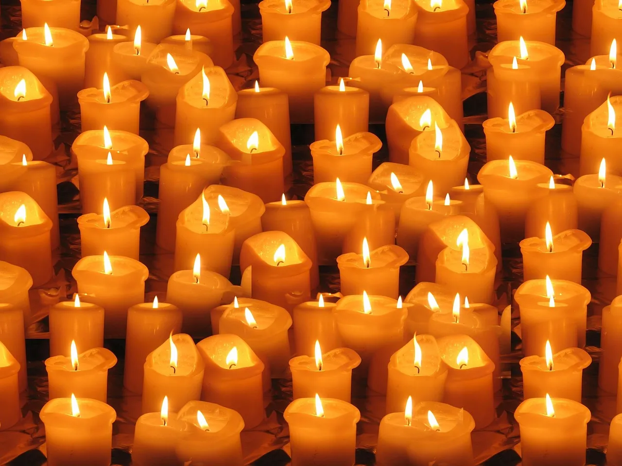 Un hommage à Angéline, Jade et Ambre, victimes d’un féminicide et d’un double meurtre d’enfants