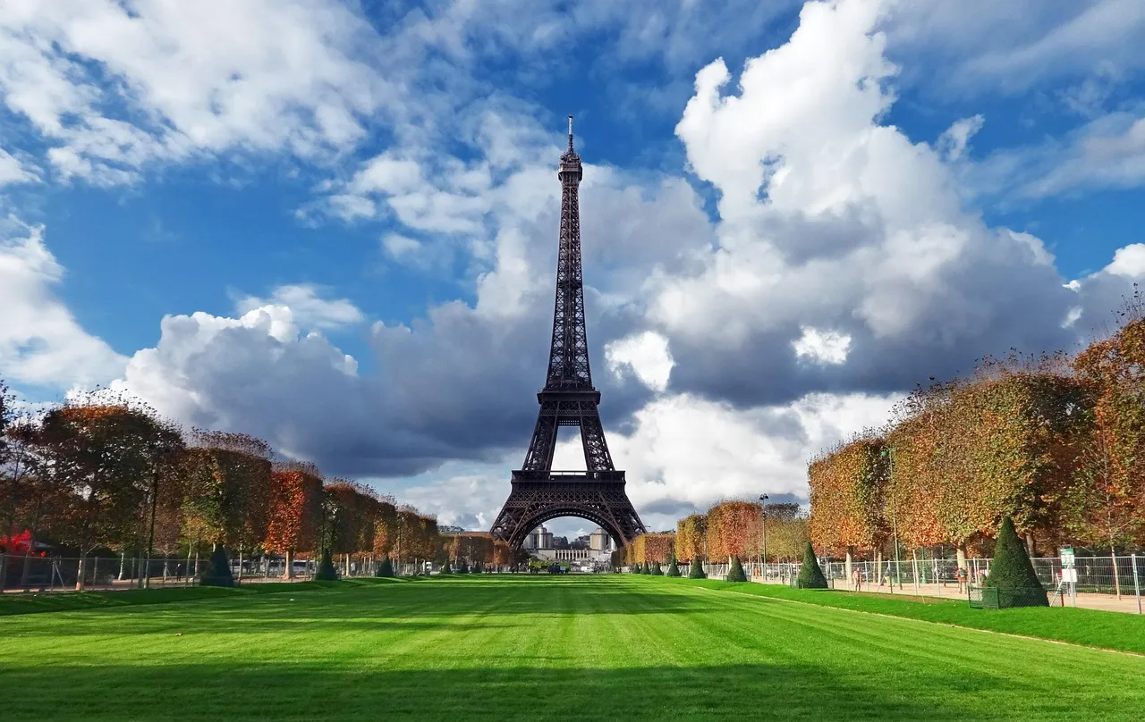 Un homme de 78 ans meurt en garde à vue à Paris : l'IGPN enquête sur les circonstances