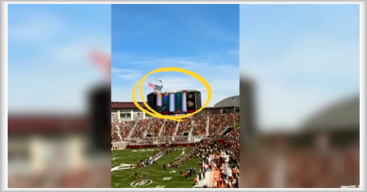 Un parachutiste percute un panneau publicitaire lors d'un match de football américain en Virginie