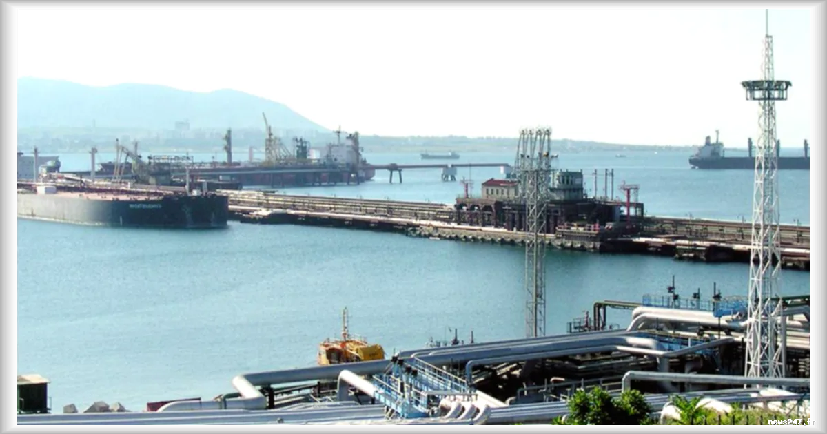 Un pétrolier grec subit une frappe en mer Noire près d'un port russe