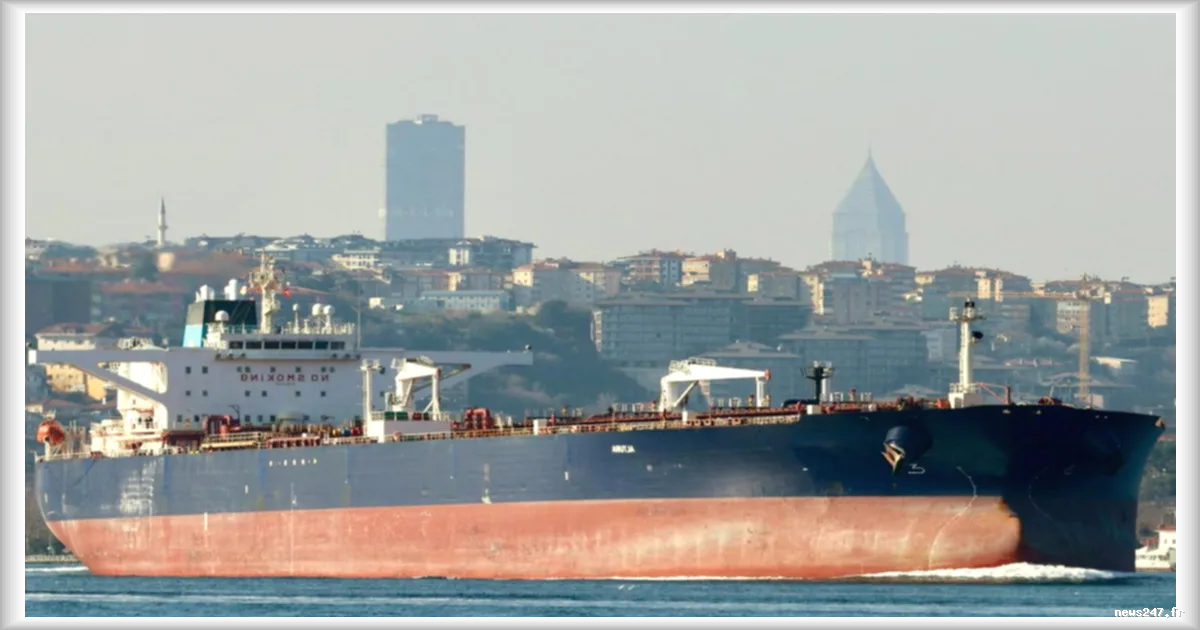 Un pétrolier russe attaqué par un drone près du Bosphore : 140 000 tonnes de brut en péril