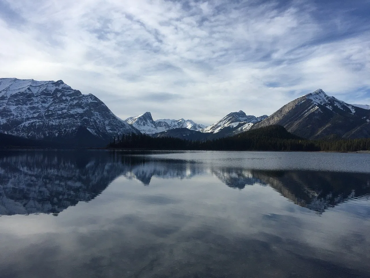 Une fusillade meurtrière en Colombie-Britannique : le Canada sous le choc