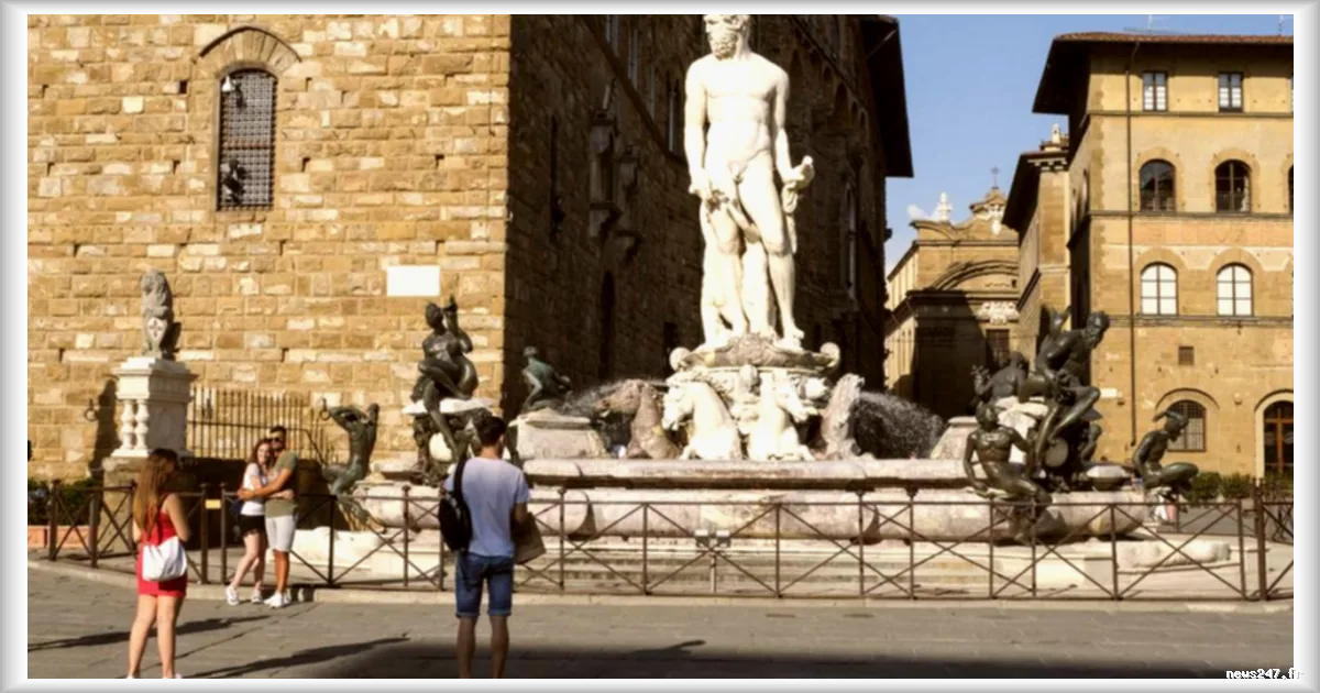 Une touriste de 28 ans arrêtée pour avoir endommagé la fontaine de Neptune à Florence