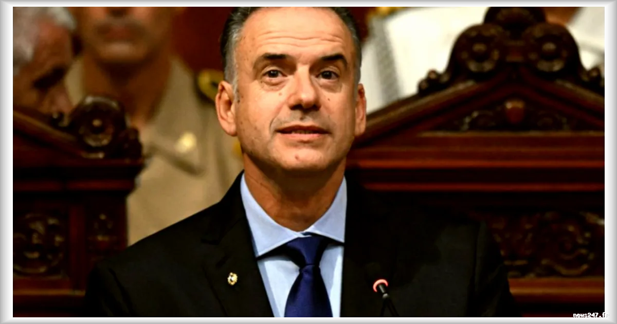 Uruguay : le président Yamandu Orsi reconnaît un rabais de 21 000 euros sur l’achat d’un 4x4 et présente ses excuses