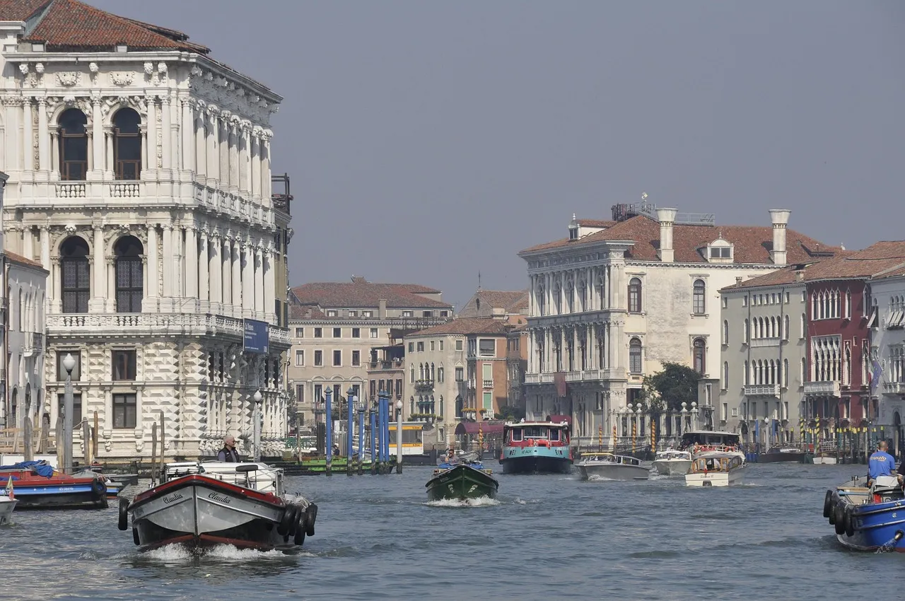 Venise 2026 : Lorna Simpson expose à la Pointe de la Douane, entre mémoire historique et enjeux contemporains